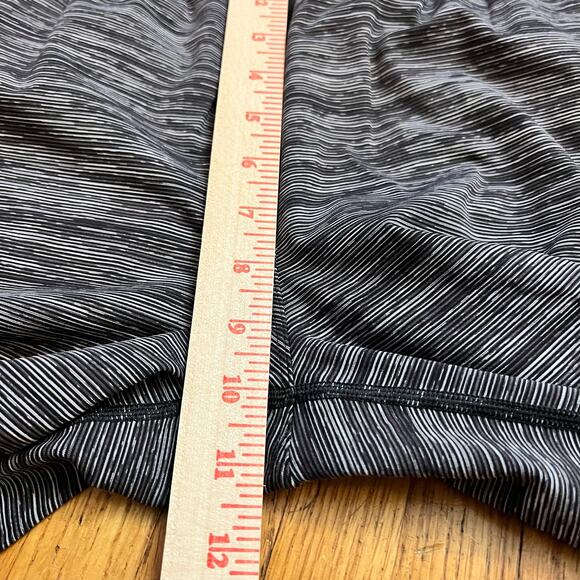 Lululemon Pants Womens 6 Jet Crop Slim Luxtreme Cyber Black Gray Striped - Picture 8 of 10